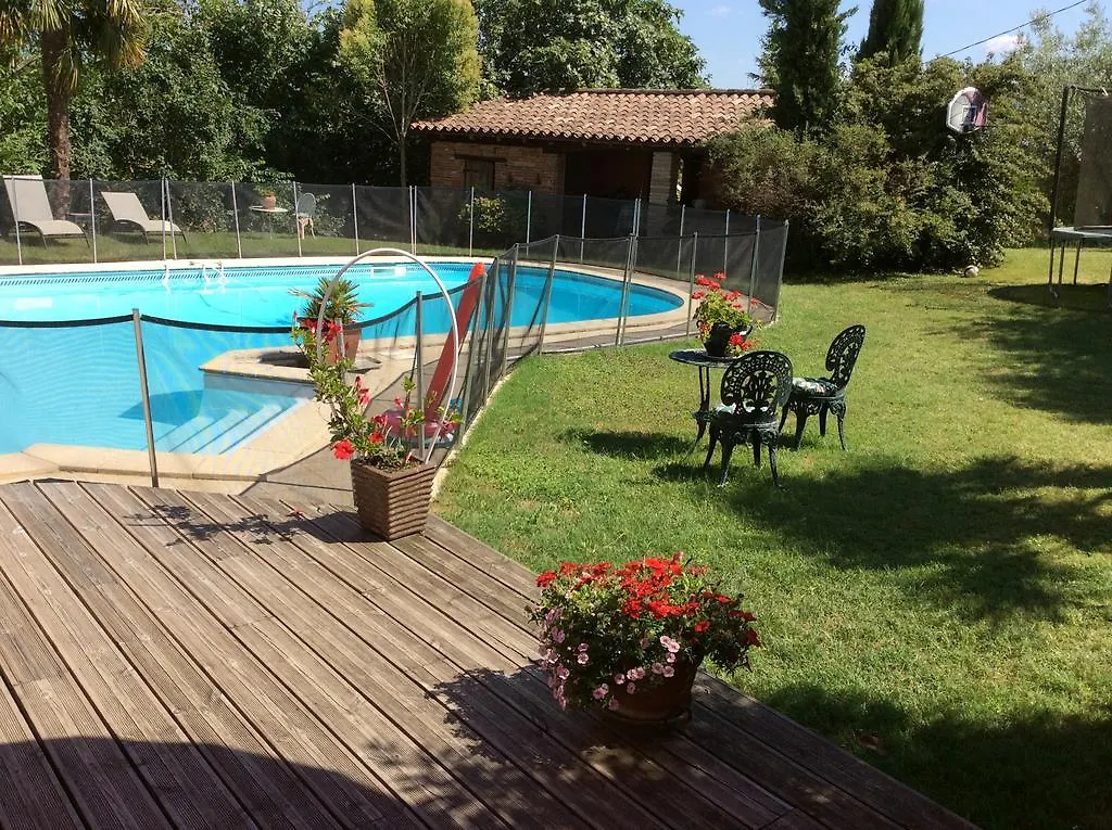 Chambres D'Hotes Au Val Dormant Realville Bed & Breakfast
